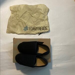 Ladies Velcro slippers Foamtreads size 9 used great condition